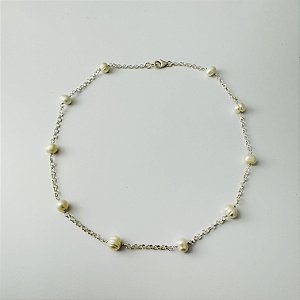 Gargantilha com pérolas