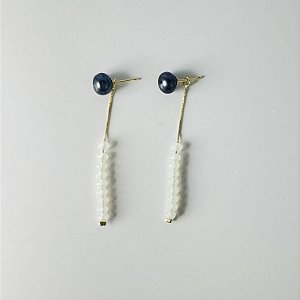 Brinco pérola negra com opalinas