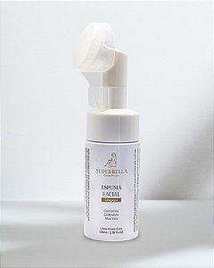 Espuma Calmante.  Sabonete remove impurezas de forma suave e eficaz enquanto acalma a pele. Possui ação hidratante, toque agradável e textura suave.