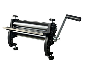 CILINDRO PARA MASSAS MANUAL MIRELLA 28CM EM AÇO CROMADO LATERIAS E ENGRENAGENS EM NYLON 910 - MALTA