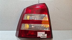 Lanterna Lado Esquerdo GM Astra Hatch 2003 a 2012 Paralelo