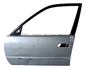 Porta Dianteiro Esquerdo Toyota Corolla 1999 A 2002 Detalhe