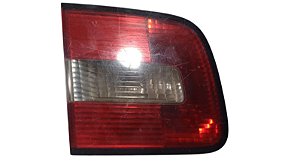 Lanterna Esquerdo Tampa Vw Polo sedan  2003 a 2006 Valeo