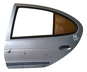 Porta Traseiro Esquerdo Renault Megane 2000 A 2005 Detalhe