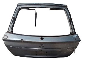 Tampa Traseira Gm Astra 1999 a 2002 Com detalhe