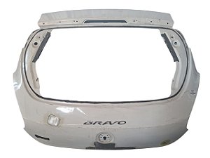 Tampa Traseira Fiat Bravo 2011 a 2016 Com detalhe