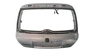 Tampa Traseira Renault Clio 2001 a 2006 Com detalhe