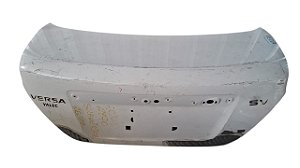Tampa Traseira Nissan Versa Sedan 2011 a 2018 Com detalhe