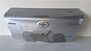 Tampa Traseira Toyota Etios Sedan 2013 a 2019 Com detalhe