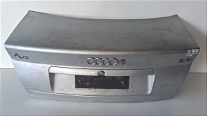 Tampa Traseira Audi A4 Sedan 1995 a 1998 Com detalhe