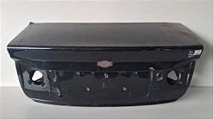 Tampa Traseira Gm Classic Sedan 2011 a 2017 Com detalhe