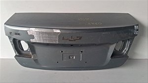 Tampa Traseira Gm Cruze Sedan 2011 a 2016 Com detalhe