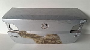 Tampa Traseira Fiat Siena Sedan 2011 a 2015 Com detalhe