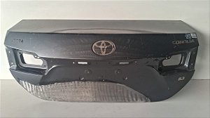 Tampa Traseira Toyota Corolla Sedan 2015 a 2019 Com detalhe