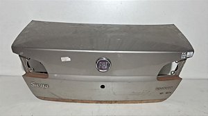 Tampa Traseira Sedan Fiat Siena 2011 a 2015 com detalhe