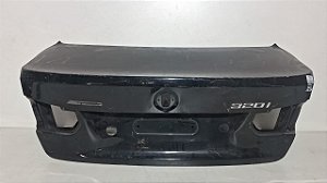 Tampa Traseiro Sedan Bmw 320i 2013 a 2018 Com detalhe