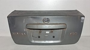 Tampa Traseiro Sedan Nissan Sentra 2008 a 2012 Com detalhe