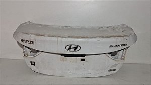 Tampa Traseira Sedan Hyundai Elantra 2012 a 2015 Com detalhe