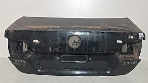 Tampa Traseira Sedan Vw Jetta 2011 a 2015 Com detalhe