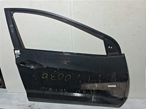Porta Dianteira Direita Hyundai i30 2012 a 2016 com detalhe
