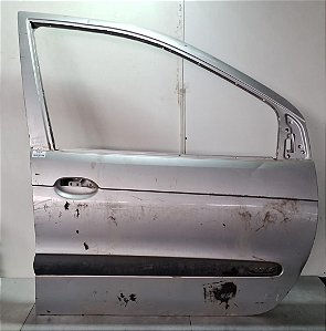 Porta Dianteira Direita Renault Scenic 2001 a 2009 detalhe