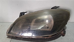 Farol Esquerdo Gm Celta 2006 a 2015 máscara negra c/detalhe