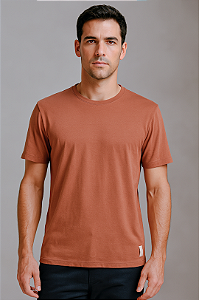 CAMISETA SLIM EM MALHA COTTON COM ELASTANO