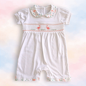 Macaquinho Smock Flamingo Rosa - Branco Liso