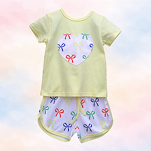 Pijama Blusa e Shorts MC - Coração com Laço