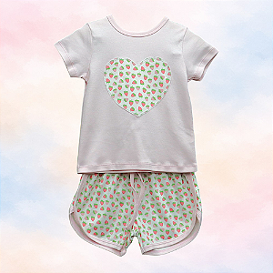 Pijama Blusa e Shorts - MC - Coração com Morangos