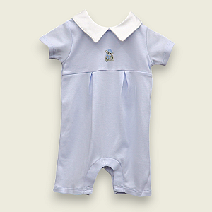 Macaquinho Bordado Ursinho Azul Celeste - Celeste Liso Gola Branca