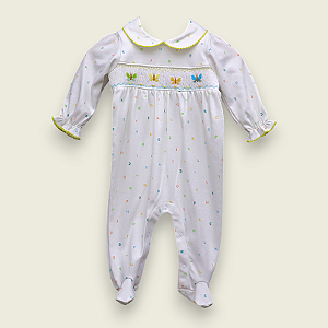 Macacão Smock Borboletas Coloridas - Letras Coloridas