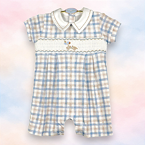 Macaquinho Smock Carrinho com Balões - Gola Off-White Pontilhada Fundo Xadrez Azul e Bege
