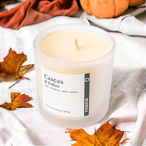 MINERVA - Vela Aromática Perfumada Artesanal Amadeirada Herbal CASCAS & FOLHAS - 200g