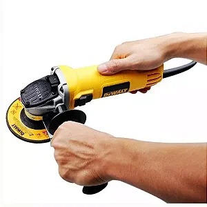 Esmerilhadeira Angular 115mm Dewalt Modelo DWE4020 Potência de 800W 220V