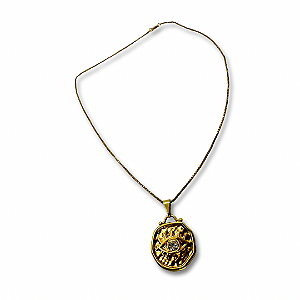 Colar Amuleto Dourado