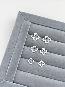 Trio de brincos trevos lisos