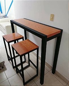 Mesa Alta com Banquetas Estilo Industrial – Elegância, Praticidade e Versatilidade em um Só Móvel