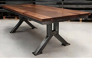 Mesa Industrial em Madeira Maciça e Aço Carbono – Design Rústico, Robusto e Elegante | ART Designer