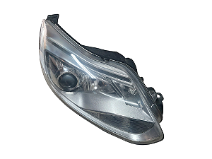 Farol direito Ford focus 2015
