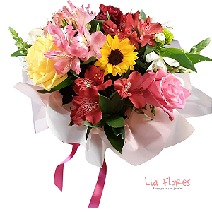 Buquê com 5 Rosas e 2 Girassóis + flores