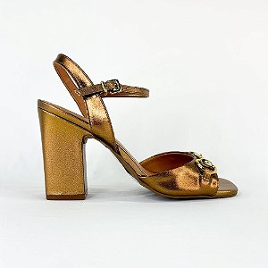 SANDÁLIA FEMININA EM COURO E ENFEITE CROMADO COM FIVELA 1152