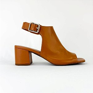 SANDÁLIA EM COURO SALTO BLOCO FECHADA EM CIMA 1819