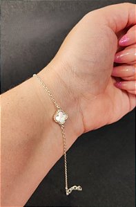Pulseira trevo cor perola
