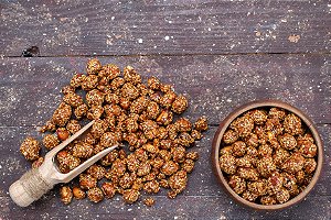 Castanha de caju caramelizada com gergelim