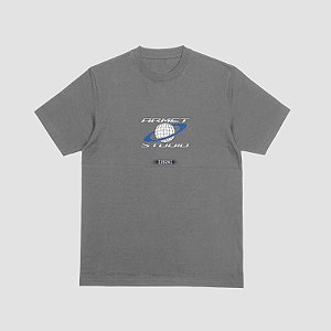 DUPLICADO - Camiseta ARMET STUDIO "globo" cinza