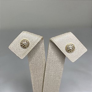 BRINCO MEIA ESFERA CRAVEJADA  BANHO OURO 18K