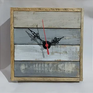 Relógio de Mesa Rústico com Reuso de Madeira (22cm x 23cm)