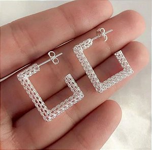 BRINCO QUADRADO RENDA ITALIANA