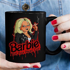 Caneca Cilíndrica Barbie Come Seu Coração Eat Your Heart Out Tiffany Chucky Brinquedo Assassino Preta